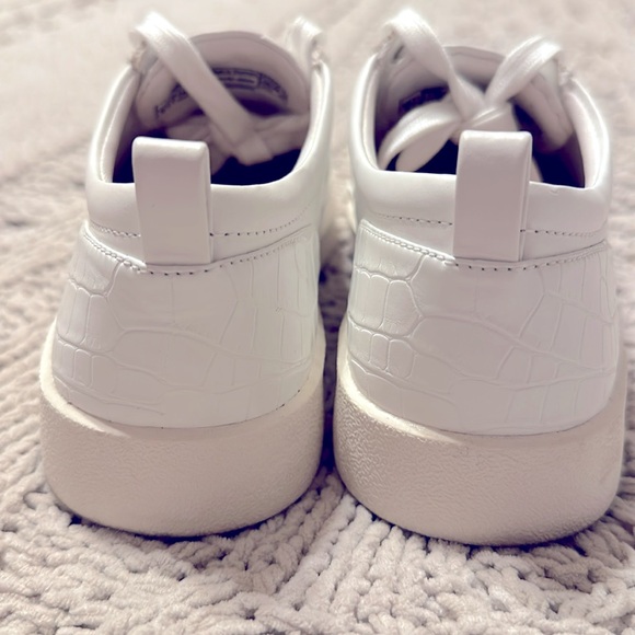 Vionic White Nappa Leather Sneaker with embossed details - Picture 6 of 13